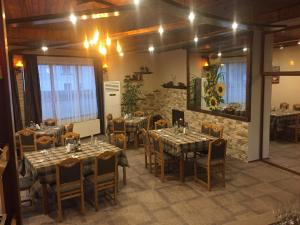 Restaurace v ubytování Семеен хотел БОНЖУР