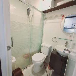 Bilik mandi di Condo Unit in Cebu City Studio Type Loft Bed