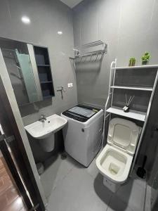 Koupelna v ubytování Destina at Air Residence Makati, MetroManila, Netflx