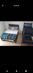 En eller flere senger på et rom på Quarto completo com banheiro privado