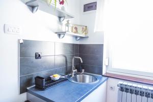 O bucătărie sau chicinetă la Apartman Japlenški