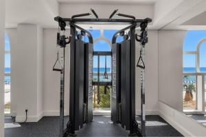 Fitness centrum a/nebo fitness zařízení v ubytování Calypso 1206 West Direct Gulf Front Custom Walk In Shower