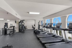 Fitness centrum a/nebo fitness zařízení v ubytování Calypso 1206 West Direct Gulf Front Custom Walk In Shower