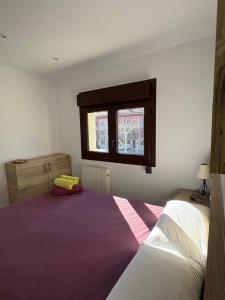 a bedroom with two beds and a window at Villa Montserrat in Bagá