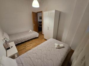 A bed or beds in a room at Spacious apartment in Bellver de Cerdanya 150 m² with balcony