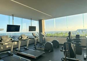 Pusat kecergasan dan/atau kemudahan kecergasan di Luxury 1BR Condo Prime Location