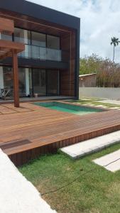 Casa Glass Lux内部或周边的泳池
