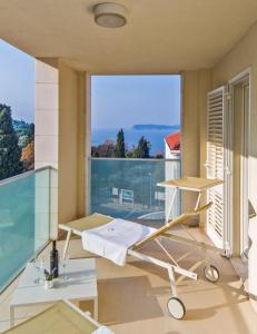 a hospital room with a bed and a large window at Dubrovnik Luxury Residence – L’Orangerie in Dubrovnik