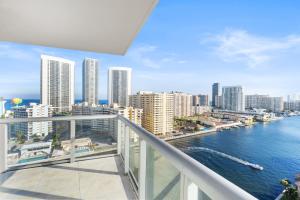Γενική άποψη της πόλης Hallandale Beach ή θέα της πόλης από  αυτό το διαμέρισμα