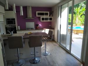 Η κουζίνα ή μικρή κουζίνα στο longere de charme +3 φωτογραφίες