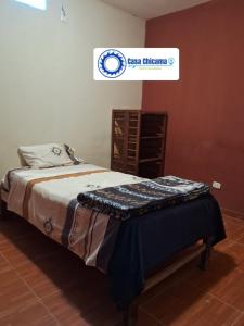 a bed in a room with a sign that reads excel clinic at Casa Chicama in Puerto Chicama
