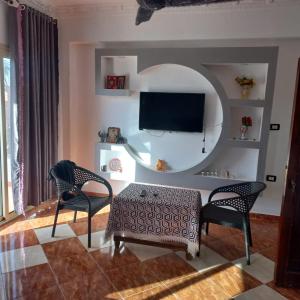 TV a/nebo společenská místnost v ubytování Banana Guest House + 37 fotografií