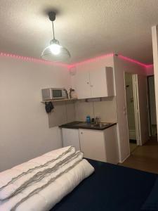 a room with a kitchen with a table and a microwave at Studio fonctionnel App 16 Centre ville Paray in Paray-le-Monial