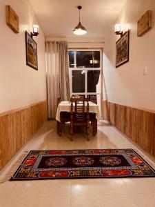 Zona d'estar a Hotel Cedar View Jibhi