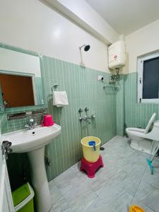 Bany a Hotel Cedar View Jibhi