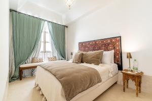 Postel nebo postele na pokoji v ubytování Riad Nomada Marrakech + 37 fotografií