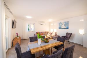 a living room with a table and chairs at Apartment ILUX-3 in Novigrad Dalmatia
