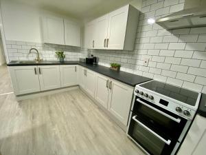 Η κουζίνα ή μικρή κουζίνα στο MK Central Getaway +54 φωτογραφίες