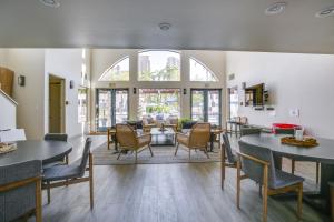a living room with a table and chairs at Downtown San Diego Condo 1 Mi to Gaslamp Quarter in San Diego