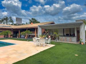 Πισίνα στο ή κοντά στο Luxuosa casa Térrea em Itu