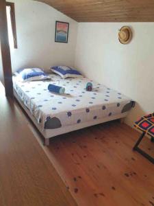 Katil atau katil-katil dalam bilik di Sagone villa sea view