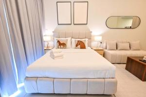 Llit o llits en una habitació de Luxurious Studio with Bay View in Sol Bay