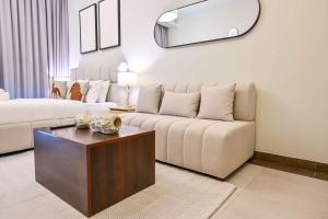 Llit o llits en una habitació de Luxurious Studio with Bay View in Sol Bay 35 fotos més
