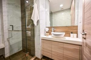 Bany a Luxurious Studio with Bay View in Sol Bay