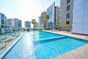 Piscina a Luxurious Studio with Bay View in Sol Bay o a prop