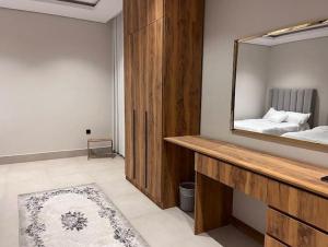 a bedroom with a mirror and a bed in it at الريمية in Al Madinah