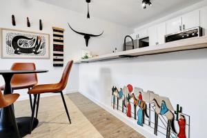 a kitchen with a wall with birds on it at Artist Retreat by SoCo - Sleeps 4 - Free Parking in Austin +24 photos
