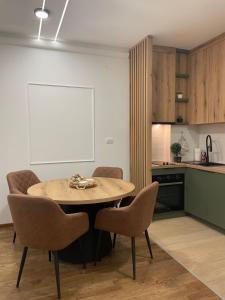 Η κουζίνα ή μικρή κουζίνα στο Green Apartment&Spa +3 φωτογραφίες