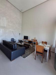 a living room with a black couch and a table at Casa da praia in Tutóia