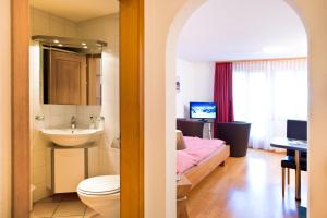 TV/trung tâm giải trí tại MOM - Alpine Boutique Apartments, Chalet Fagus, Terrace Studio