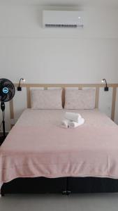 Una cama o camas en una habitación de Studio 310