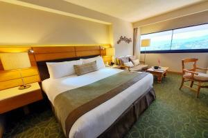 Postel nebo postele na pokoji v ubytování Marriott Tuxtla Gutierrez Hotel