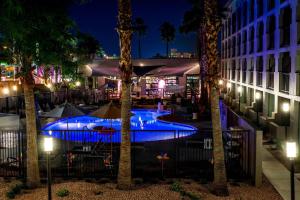 Hồ bơi trong/gần MOXY Phoenix Tempe/ASU Area