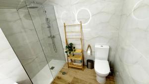 a bathroom with a toilet and a glass shower at Casa Manuel I Sabugueiro in Sabugueiro +32 photos