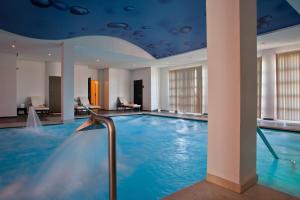 Piscina di Kenzi Menara Palace & Resort o nelle vicinanze