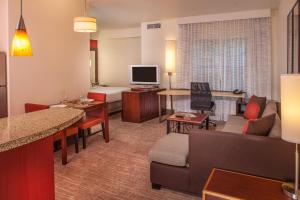 TV a/nebo společenská místnost v ubytování Residence Inn Prescott