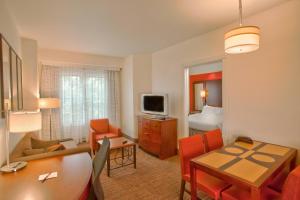 TV a/nebo společenská místnost v ubytování Residence Inn Prescott