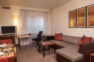 TV a/nebo společenská místnost v ubytování Residence Inn Prescott
