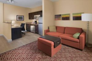 Kuchyň nebo kuchyňský kout v ubytování TownePlace Suites by Marriott Lake Jackson Clute