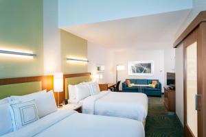 Postel nebo postele na pokoji v ubytování SpringHill Suites by Marriott Kennewick Tri-Cities
