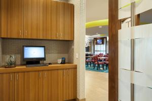 TV a/nebo společenská místnost v ubytování SpringHill Suites by Marriott Kennewick Tri-Cities