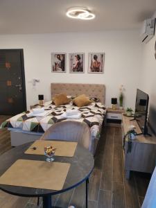 Postel nebo postele na pokoji v ubytování LILLY apartman