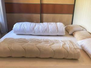 Ένα ή περισσότερα κρεβάτια σε δωμάτιο στο 4 person holiday home in Kjerrgarden