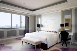 Postel nebo postele na pokoji v ubytování Tokyo Marriott Hotel