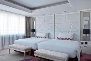 Postel nebo postele na pokoji v ubytování Tokyo Marriott Hotel