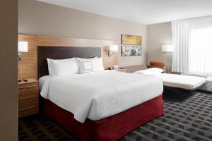 Giường trong phòng chung tại TownePlace Suites by Marriott Tampa South +21 ảnh